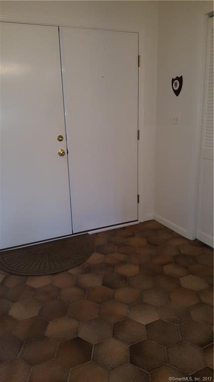 39 Mountain Laurel Ct, Cromwell, CT 06416 - photo 1