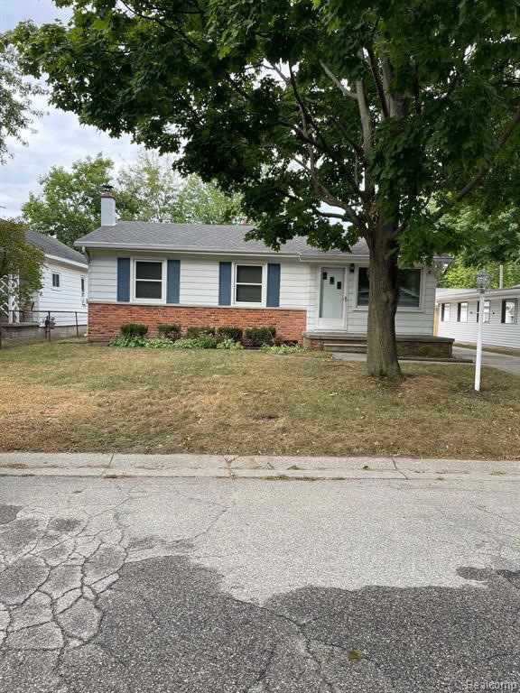 2423 19th Ave, Port Huron, MI 48060 - photo 1