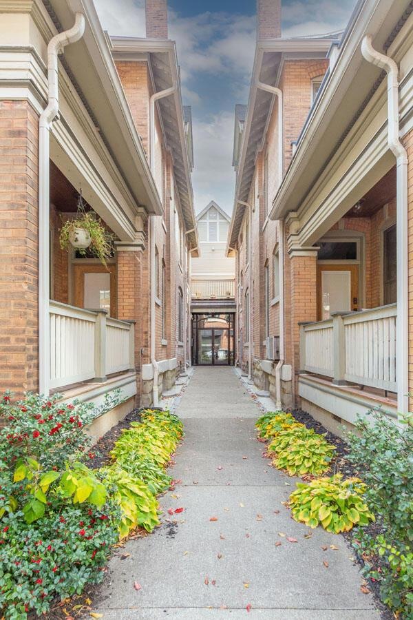 17 W 3rd Ave-1