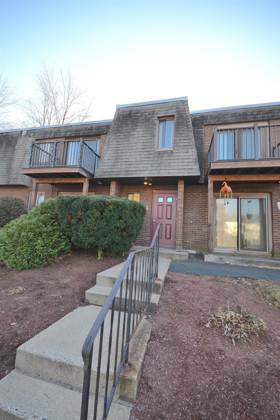 24 Robert Ct unit H, Manchester, NH 03103 - photo 1