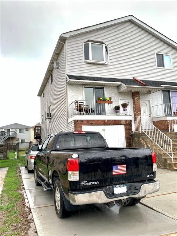 247 Regis Dr, Staten Island, NY 10314 - photo 1