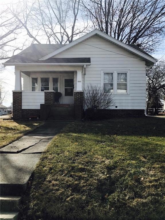 1023 N 4th Ave E, Newton, IA 50208 - photo 1