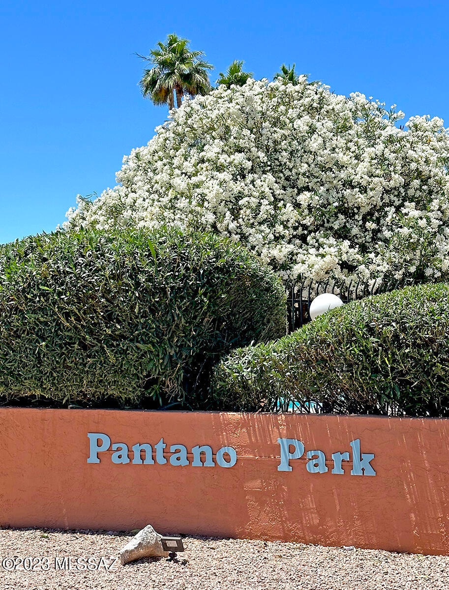 Entrance sign