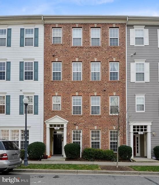 166 A Chevy Chase St unit 166A, Gaithersburg, MD 20878 - photo 1