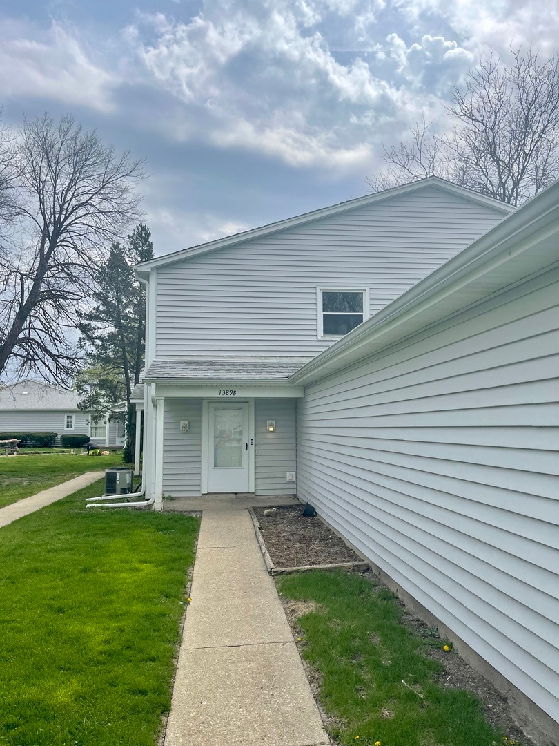 1389 S Glen Cir unit B, Aurora, IL 60506 - photo 1