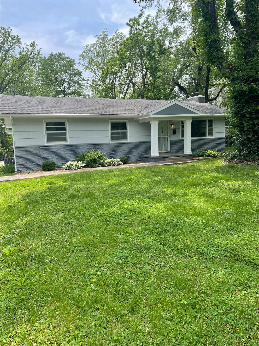 1526 E Cherry front