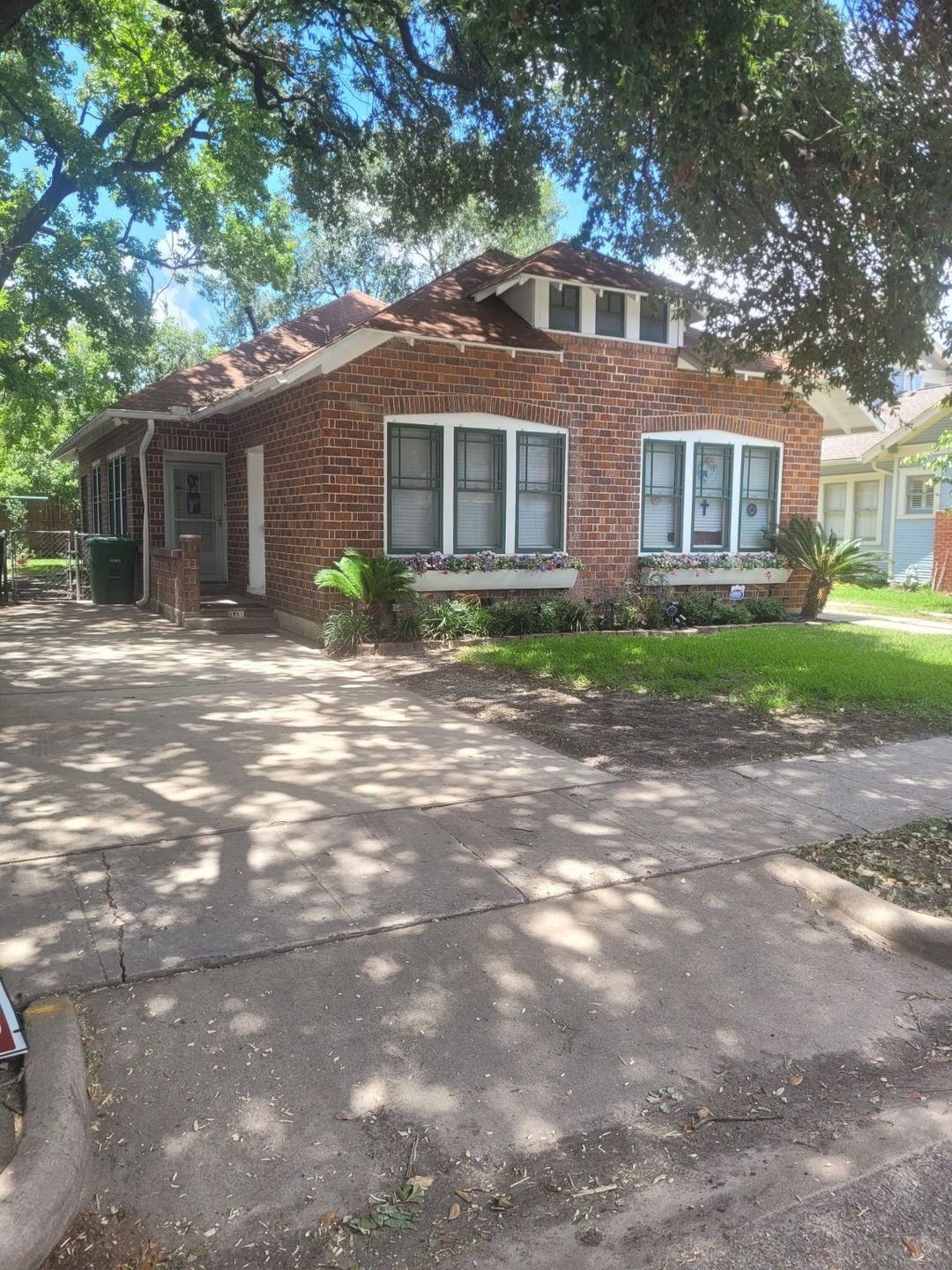 831 & 1/2 W Cottage, Houston, TX 77009 - photo 1