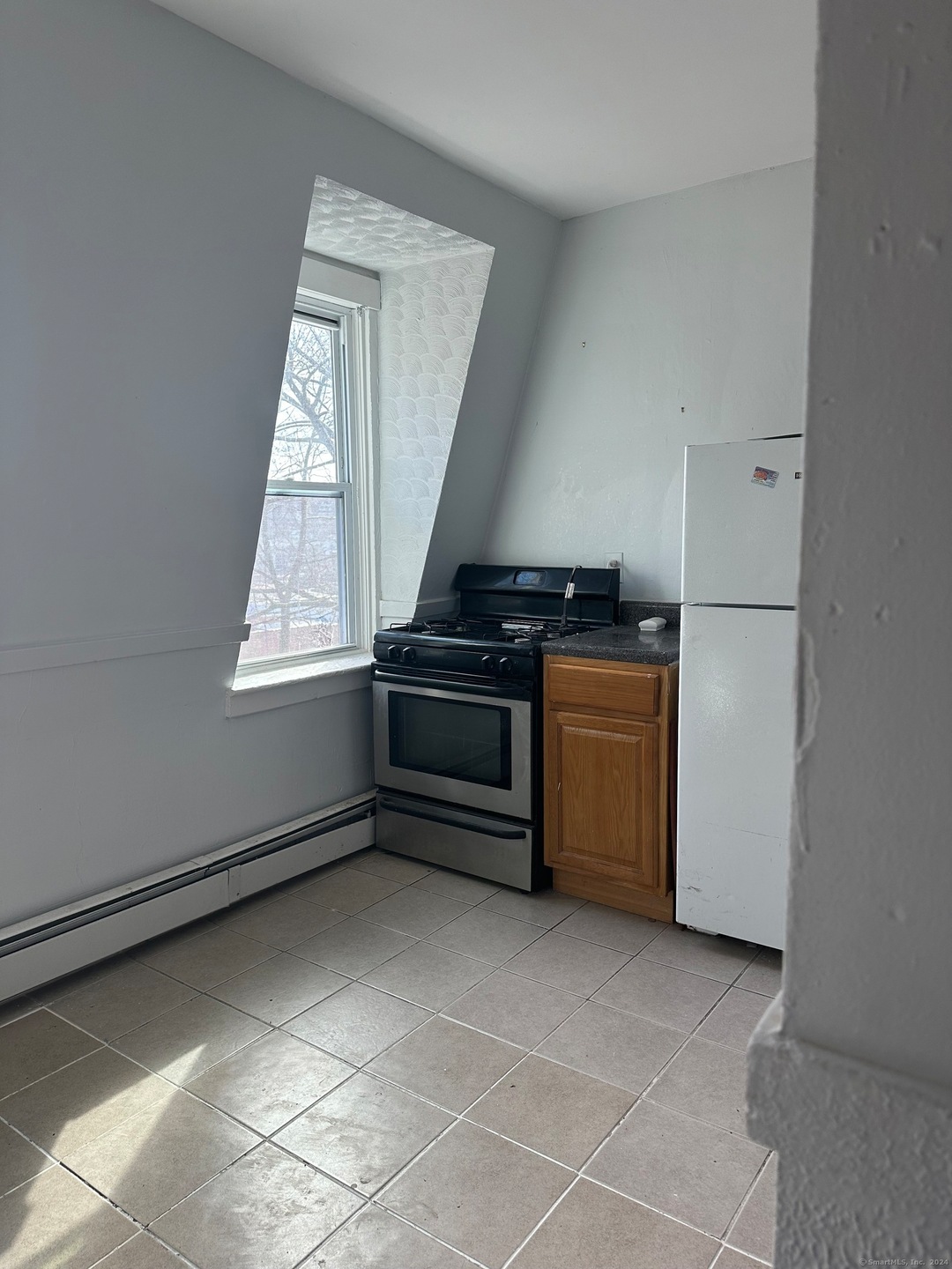 109 W Main St unit 4, Meriden, CT 06451 - photo 1