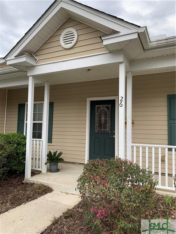 A great place to call home!  This end-unit townhom