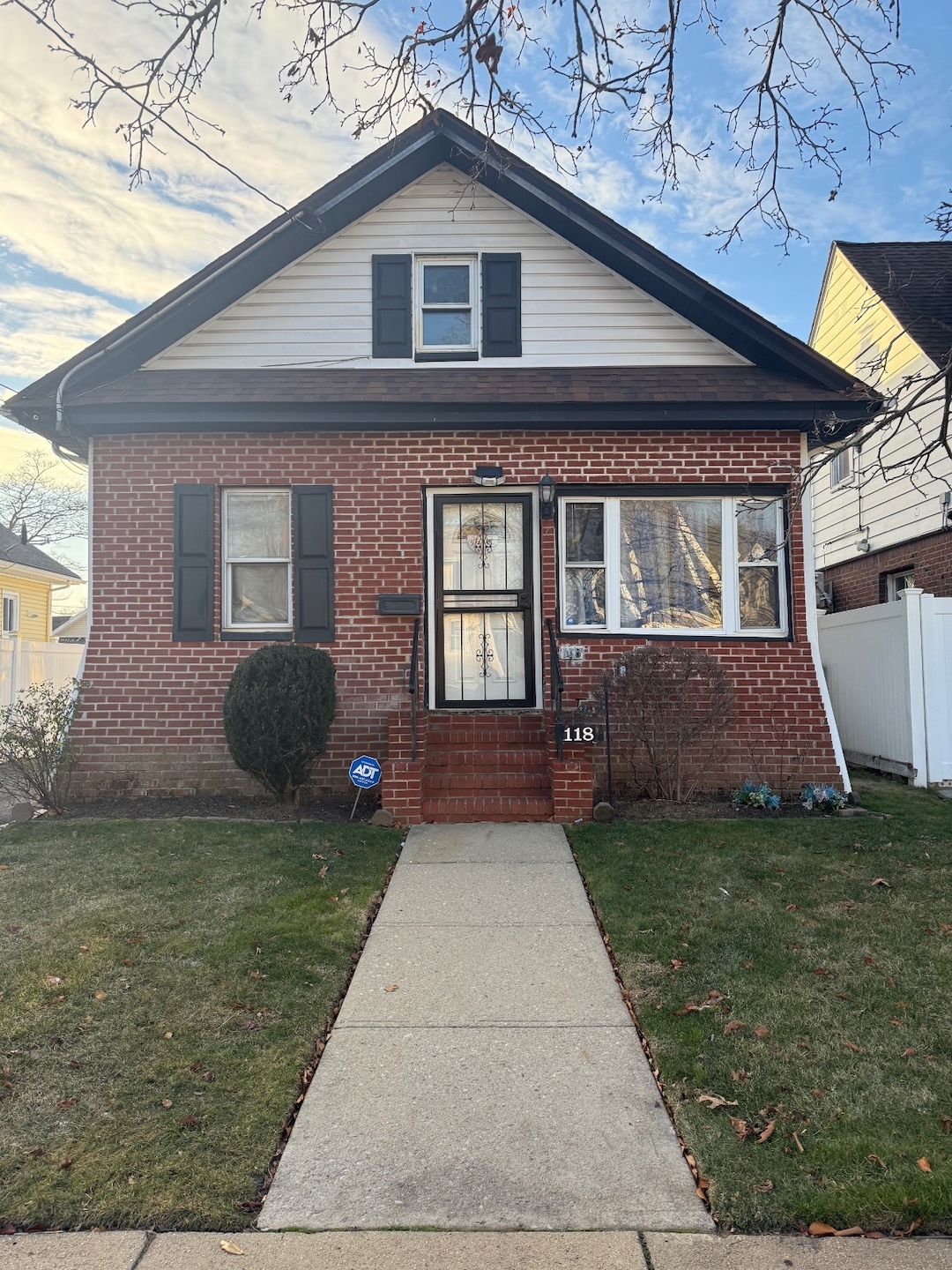 118 E Dean St, Freeport, NY 11520 - photo 1