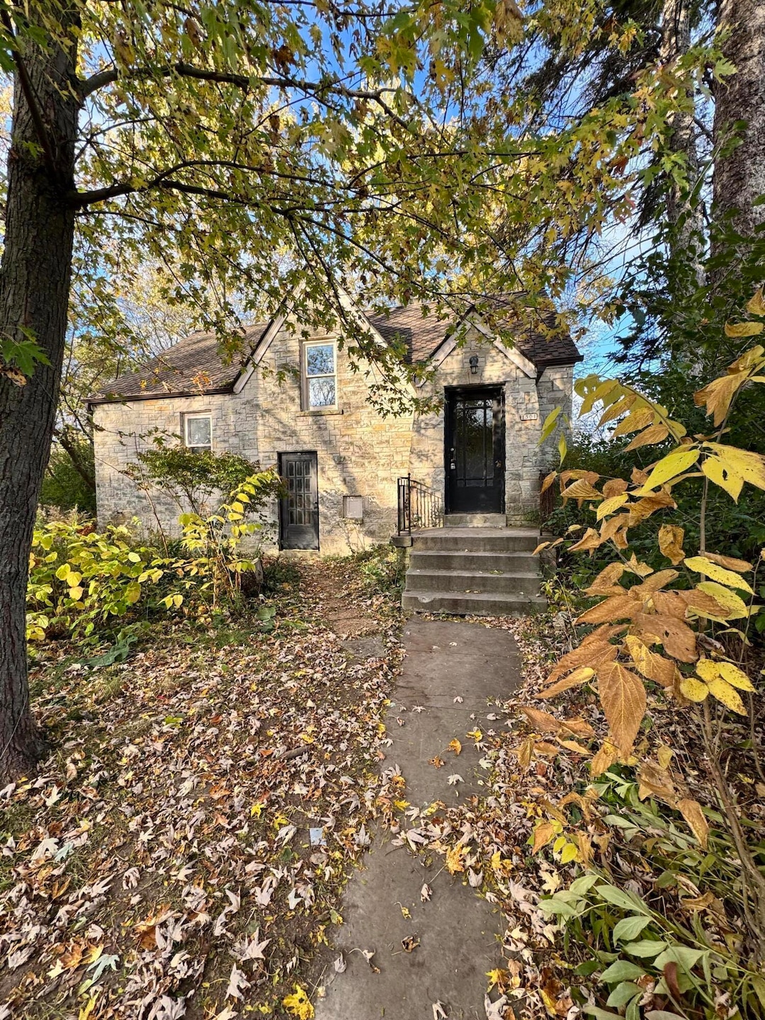 1501 W Brown Deer Rd, Milwaukee, WI 53217 - photo 1