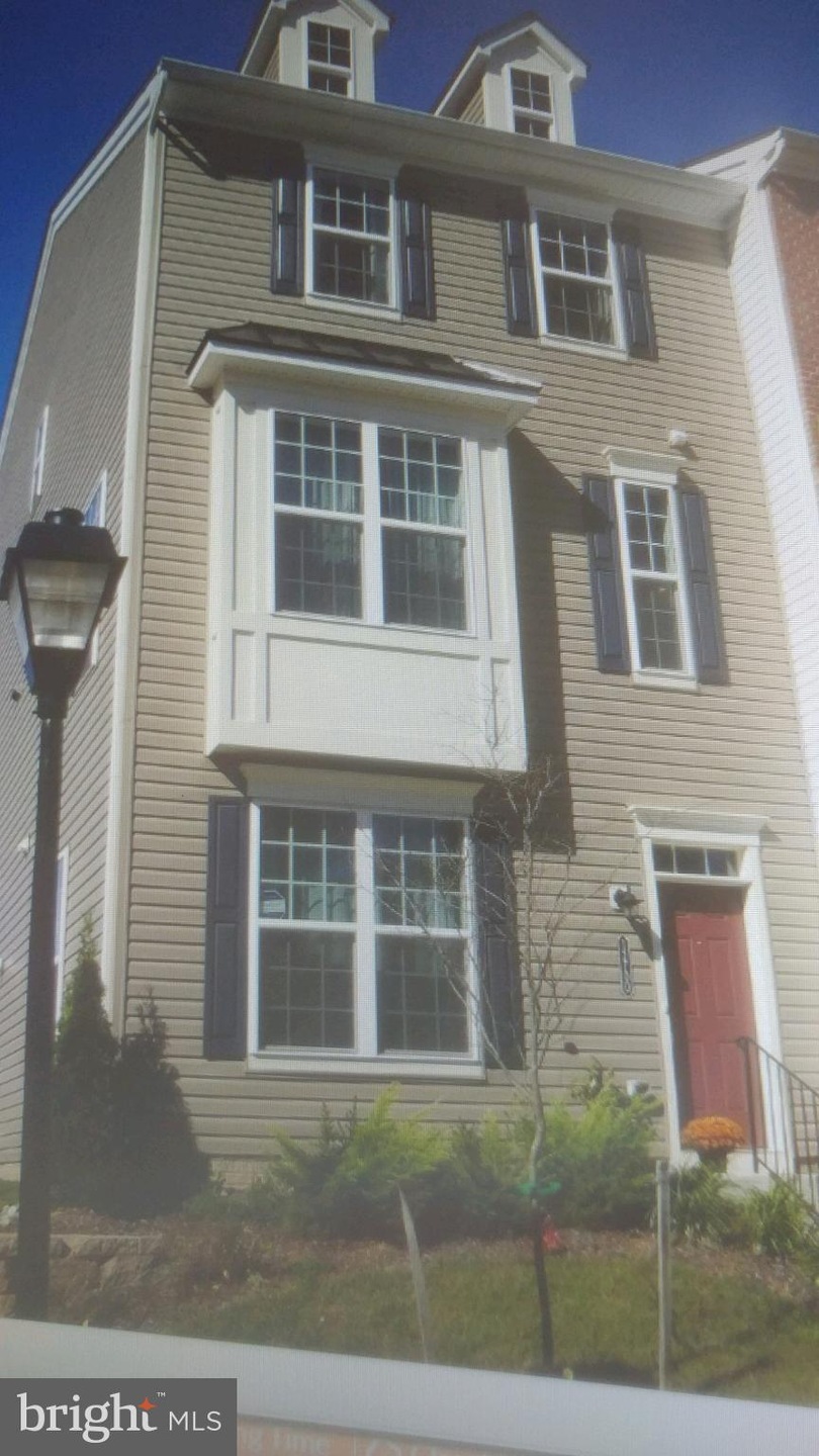 12700 Longford Glen Dr, Germantown, MD 20874 - photo 1