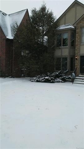 931 Harcourt Rd, Grosse Pointe Park, MI 48230 - photo 1