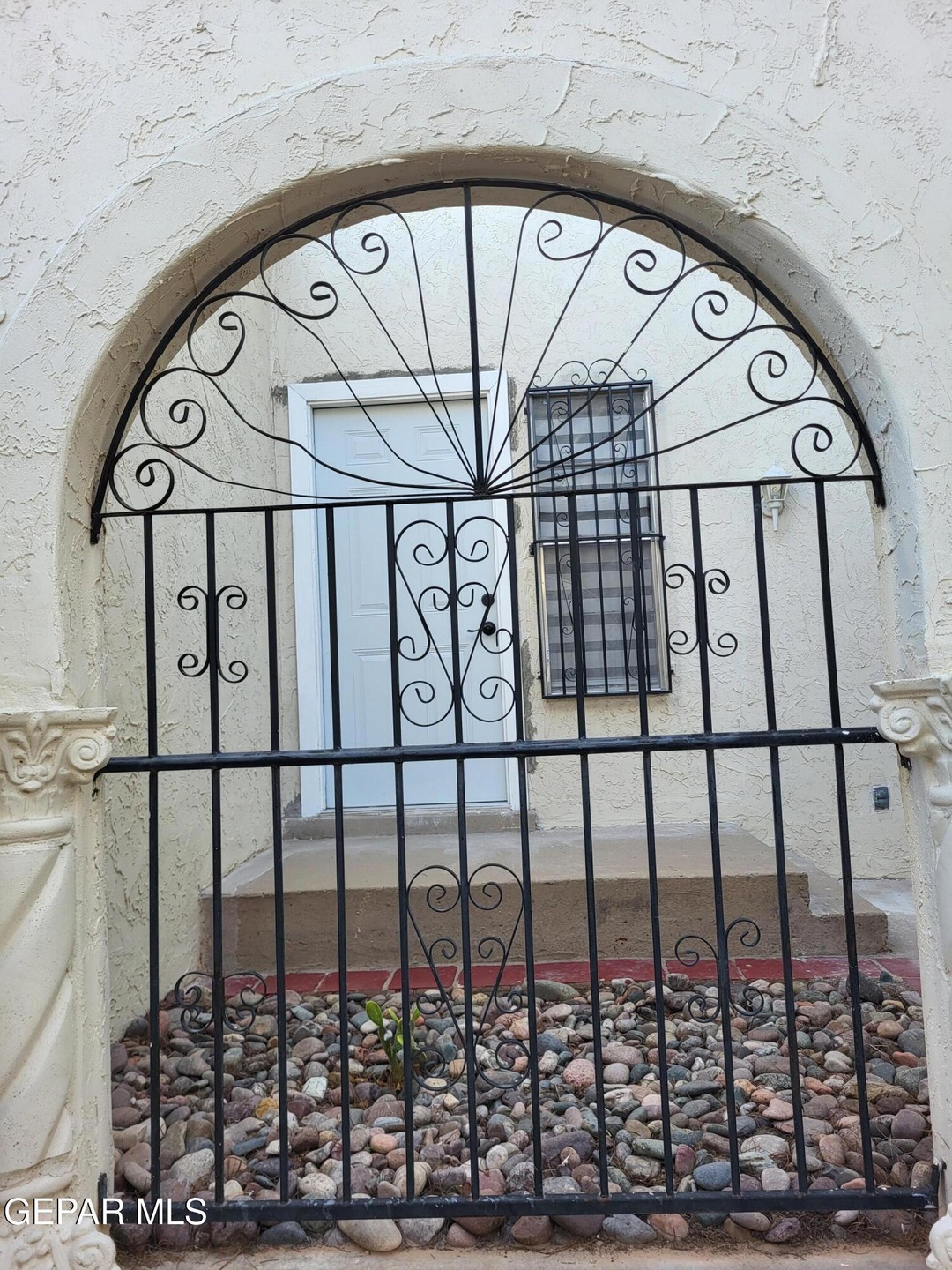 10636 Springwood Dr unit B, El Paso, TX 79935 - photo 1