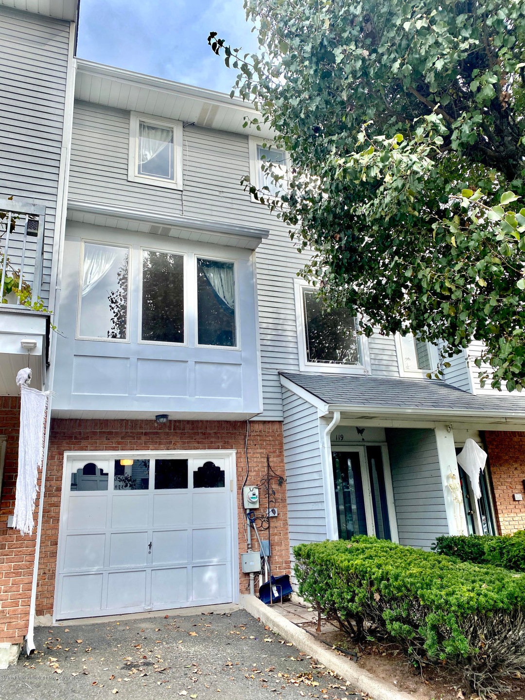 119 Commodore Dr, Staten Island, NY 10309 - photo 1