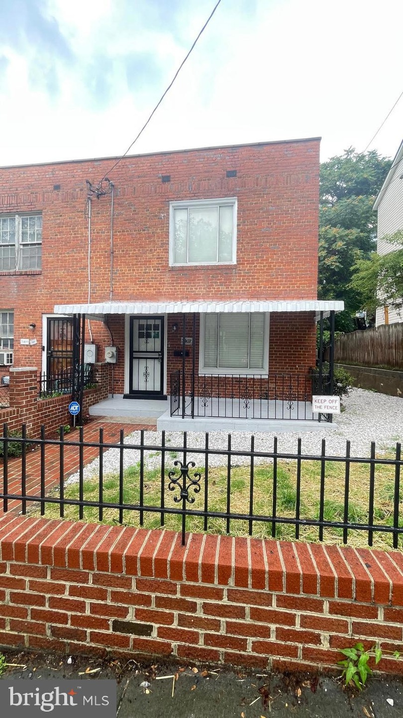 3407 Wheeler Rd SE, Washington, DC 20032 - photo 1