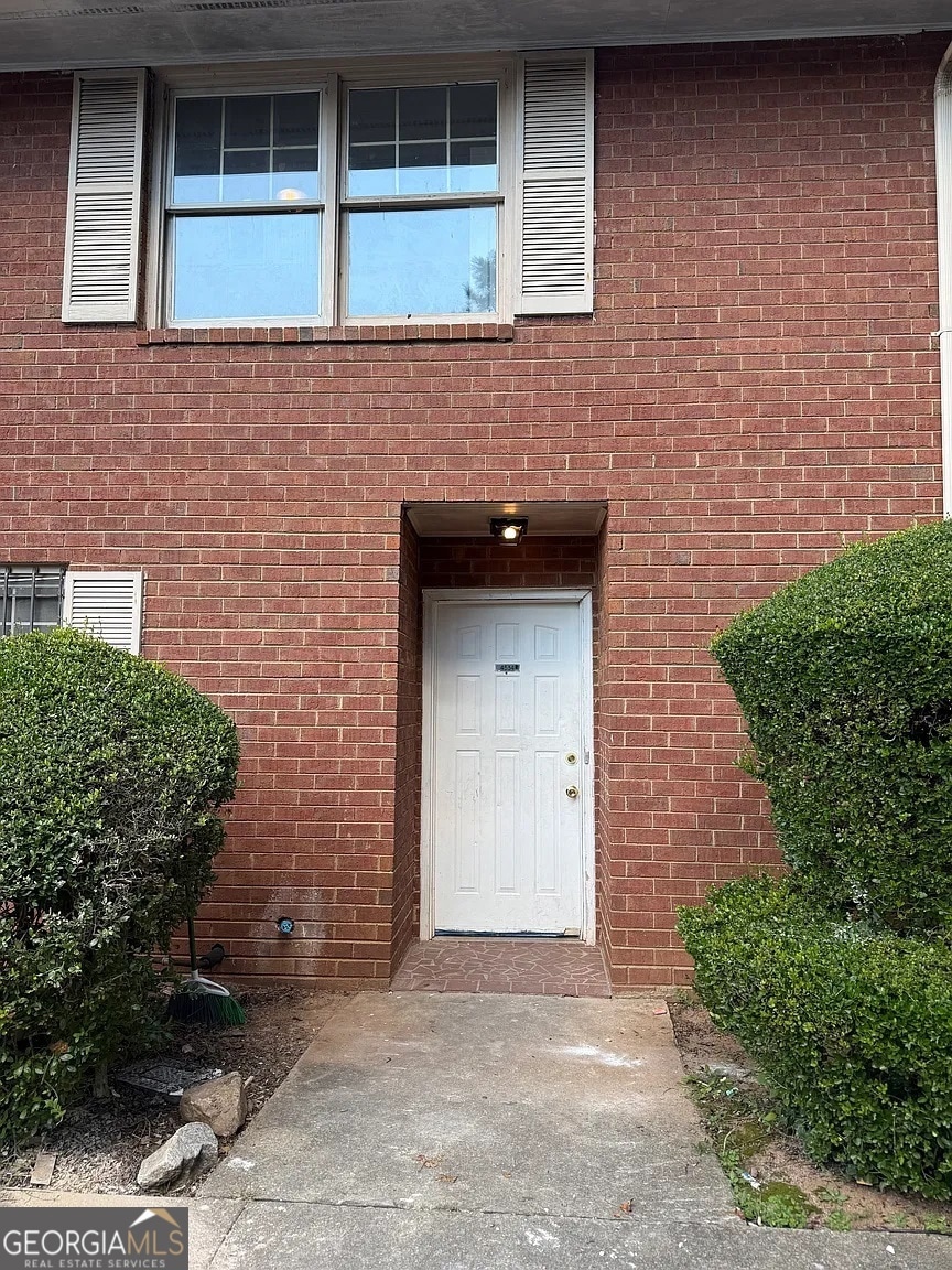 Classic brick-front townhouse with private entry and mature landscaping in the quiet Snapfinger Golfview community.