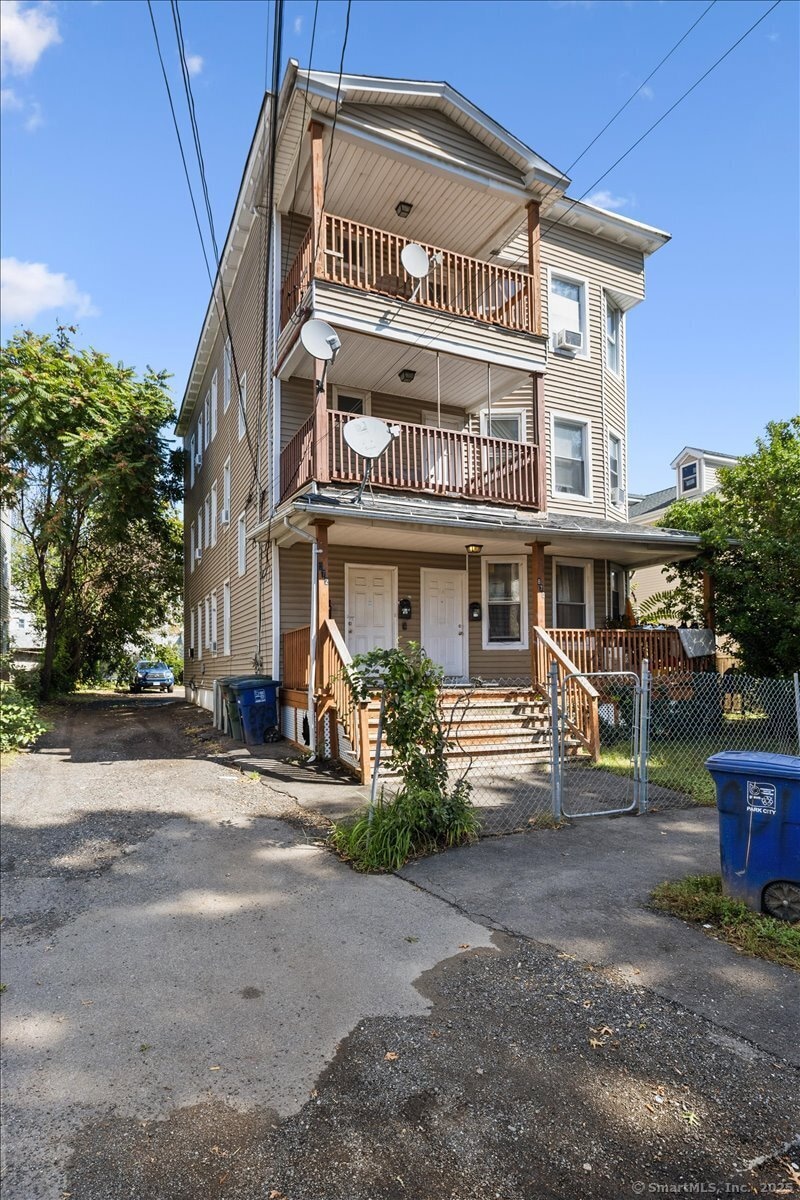 Welcome to 870-872 Hancock Ave, Bridgeport