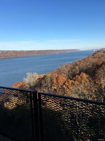 Highpoint on the Hudson unit 16L, Bronx, NY 10463 - photo 1