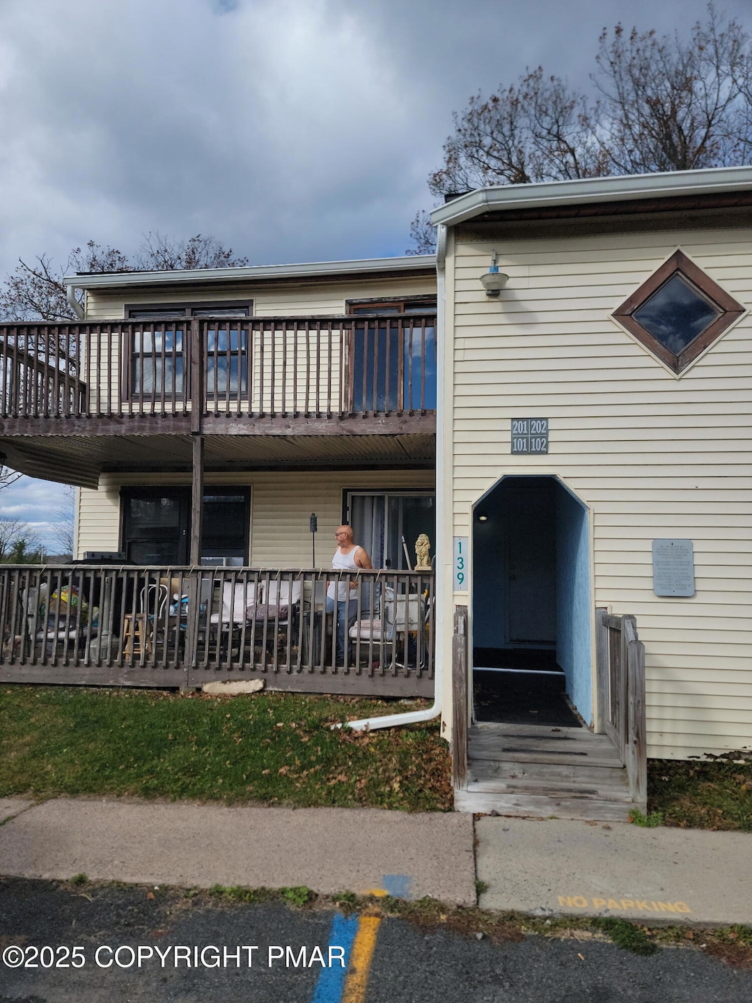 139 Snowshoe Ct unit 201, Mount Pocono, PA 18344 - photo 1