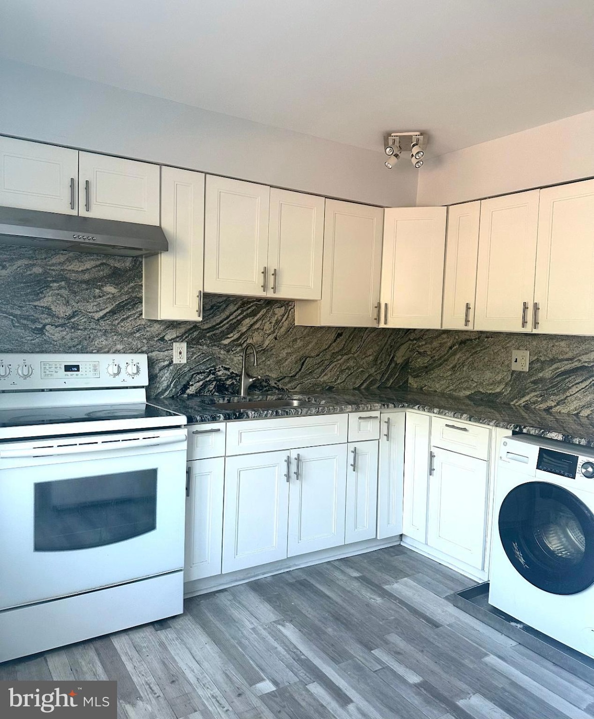 413 Silver Ct, Hamilton Square, NJ 08690 - photo 1