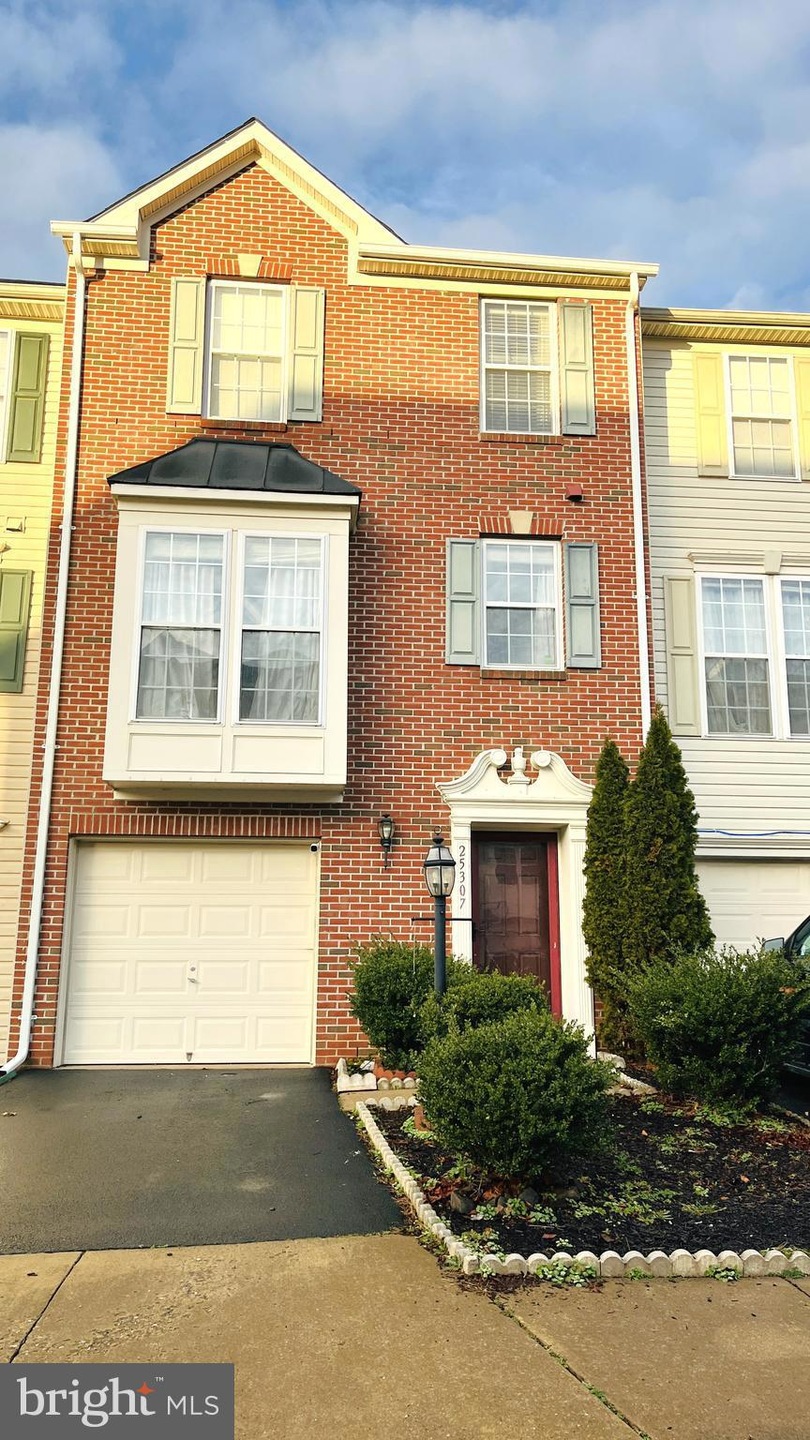 25307 Gothic Square, Chantilly, VA 20152 - photo 1