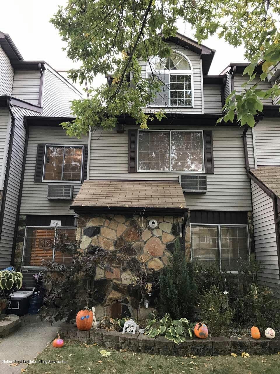 24 Croft Ct, Staten Island, NY 10306 - photo 1