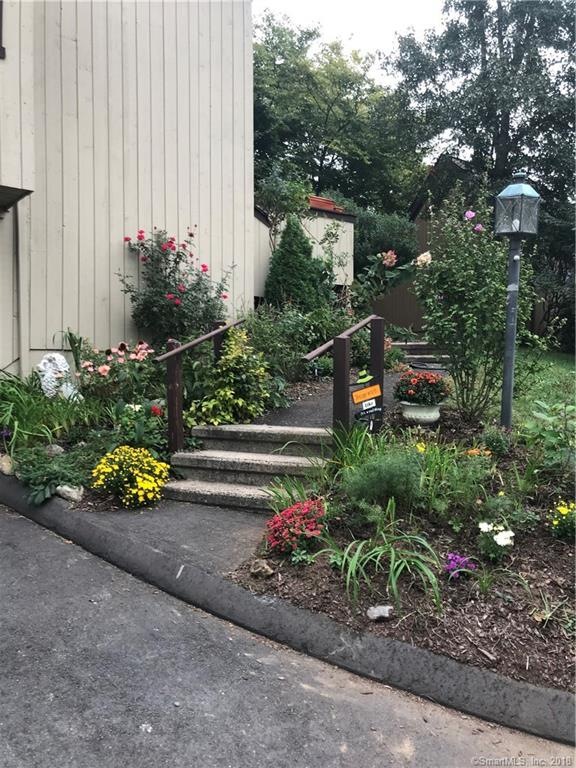 567 Pequot Ln unit B, Stratford, CT 06614 - photo 1