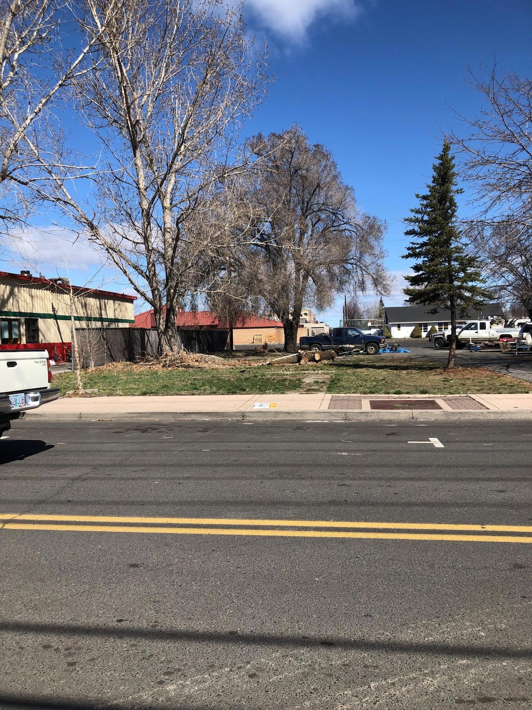 419 W Antler Ave, Redmond, OR 97756 - photo 1