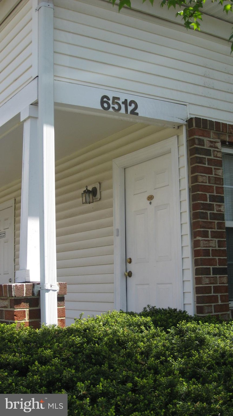6512 Lake Park Dr unit 202, Greenbelt, MD 20770 - photo 1