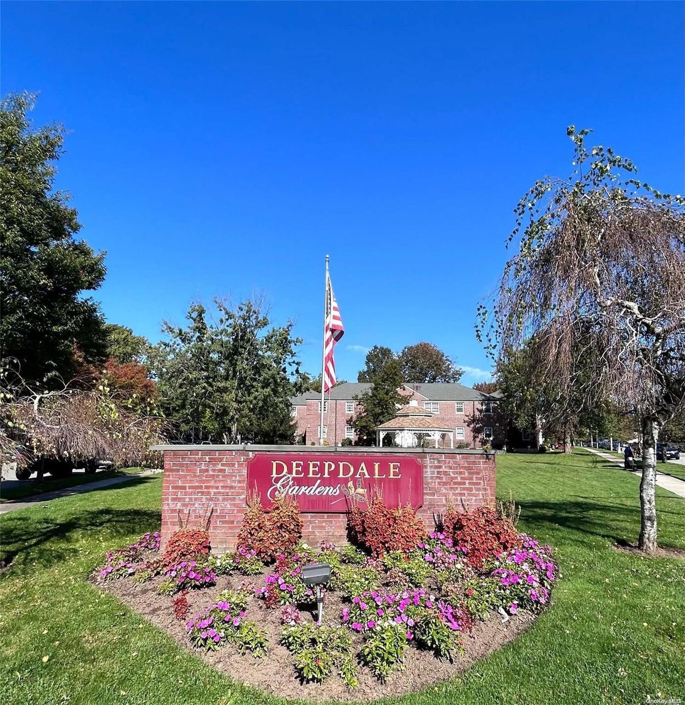 251-03 60th Ave unit 251-03, Little Neck, NY 11362 - photo 1