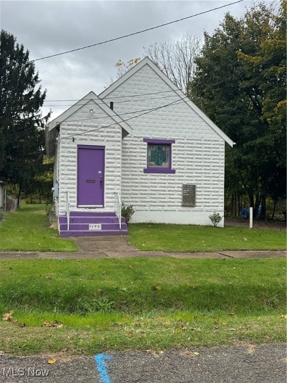 1145 Stiles St NW, Warren, OH 44485 - photo 1