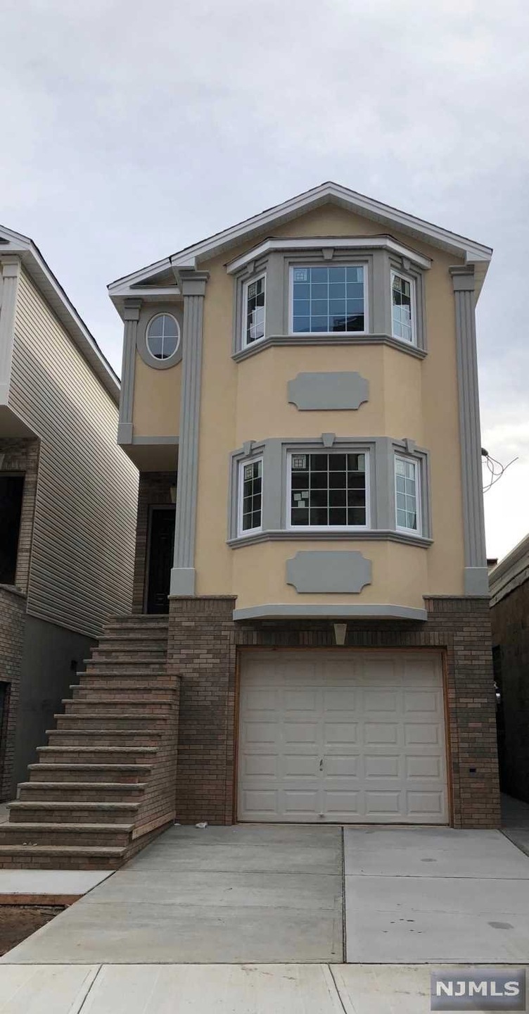 327 John St unit 2, East Newark, NJ 07029 - photo 1