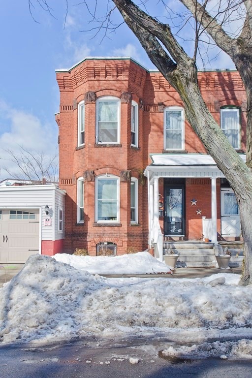 11 Linden St, Holyoke, MA 01040 - photo 1