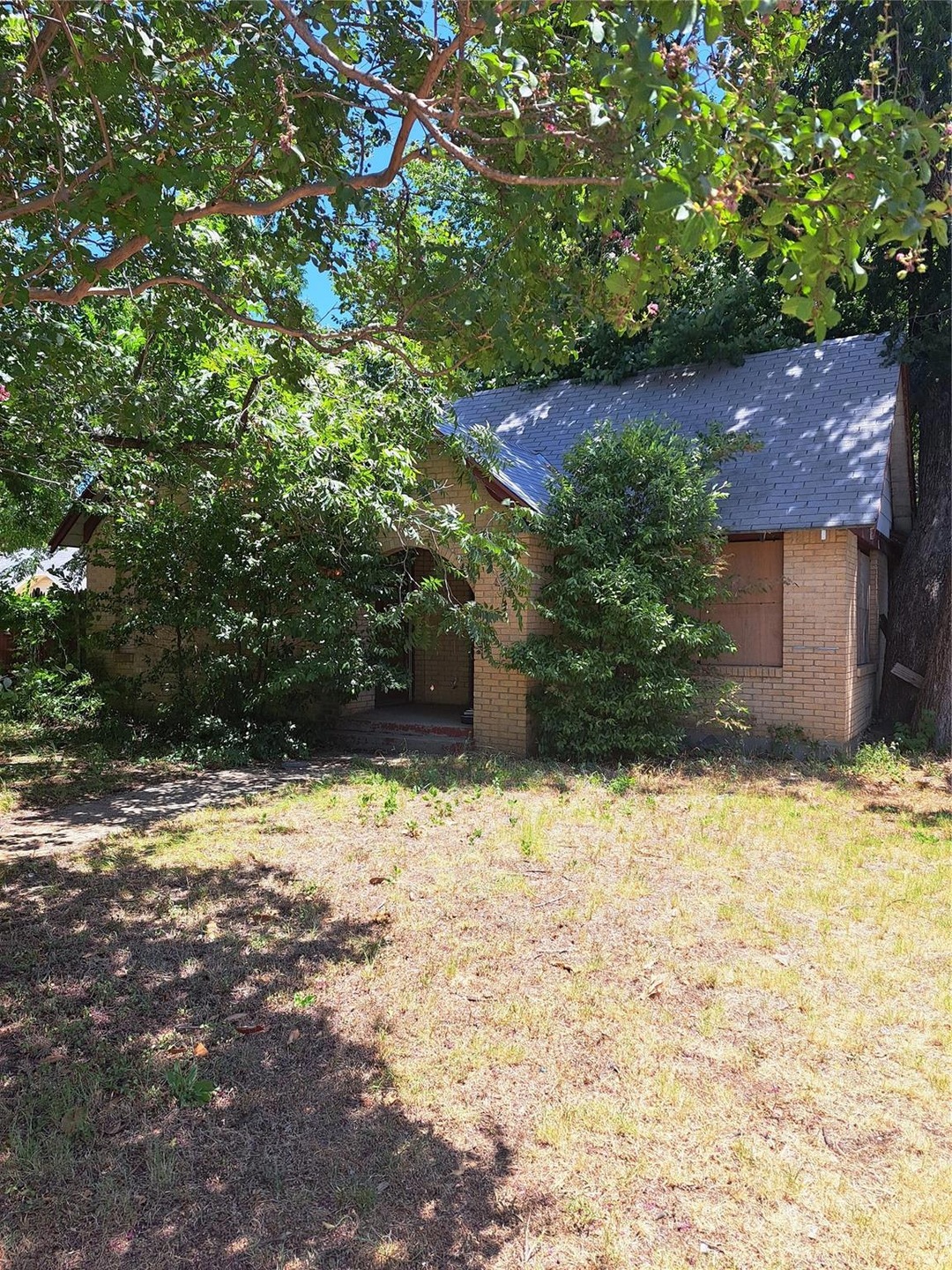 340 N Judkins St, Fort Worth, TX 76111 - photo 1