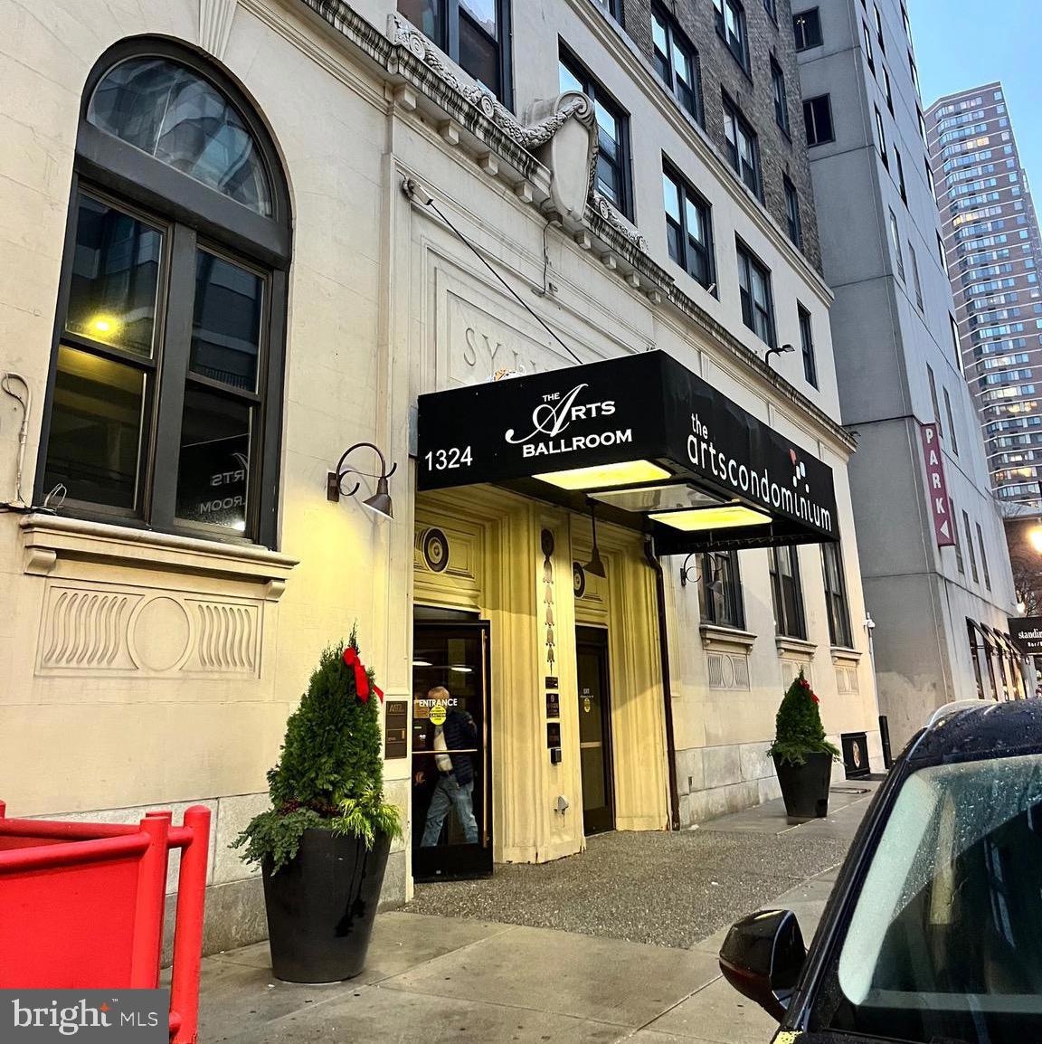 1324 00 Locust St unit 1108, Philadelphia, PA 19107 - photo 1