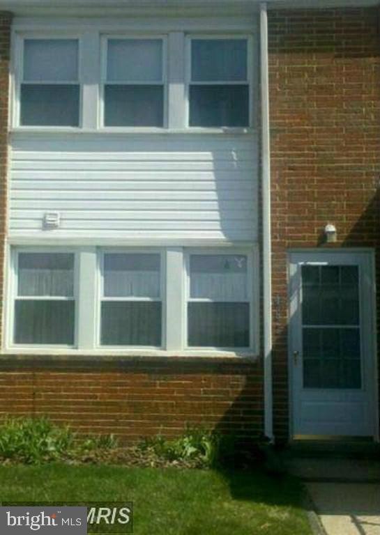 462 Lambert Ct, Halethorpe, MD 21227 - photo 1