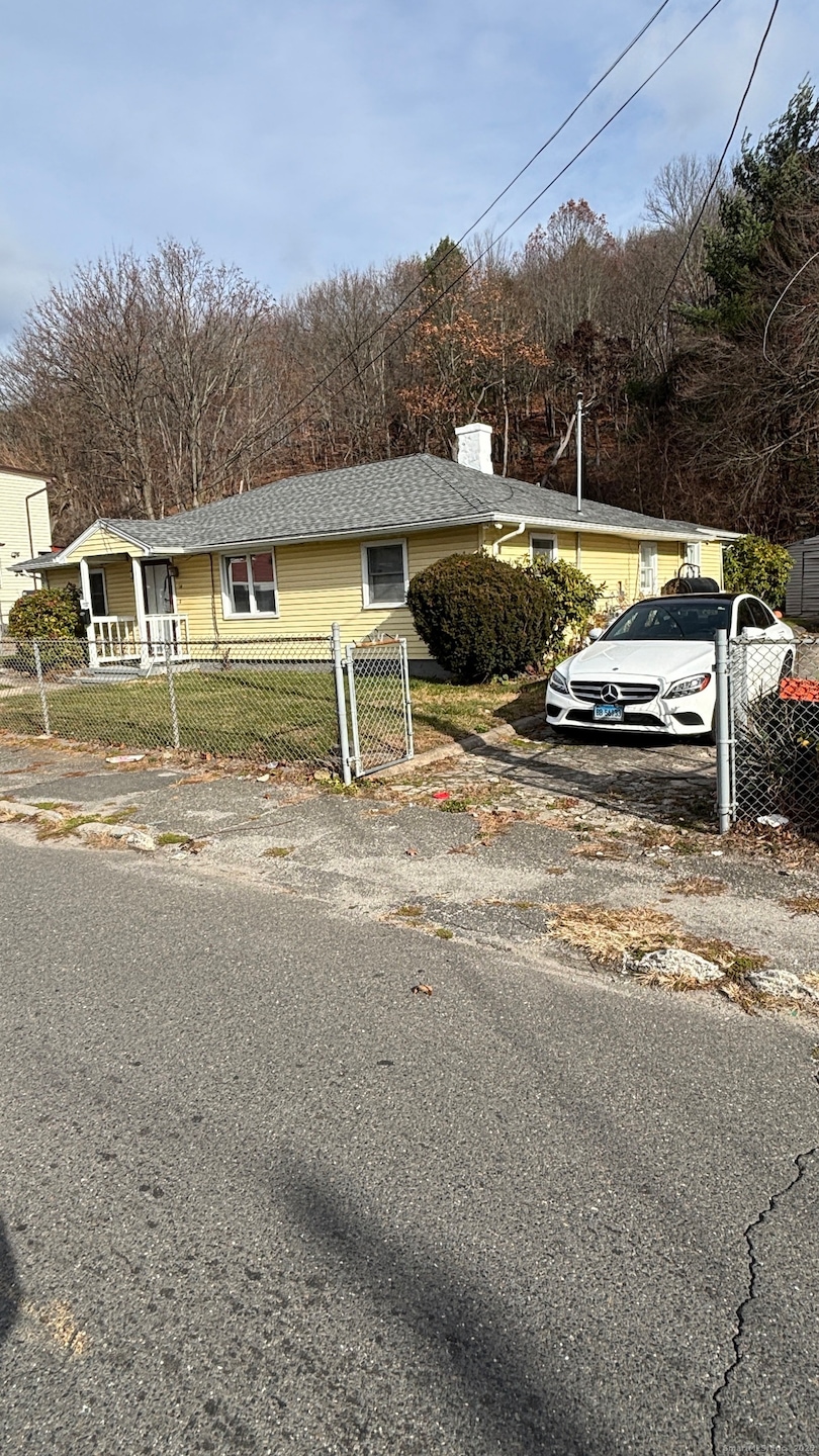 341 Oak St, Waterbury, CT 06705 - photo 1