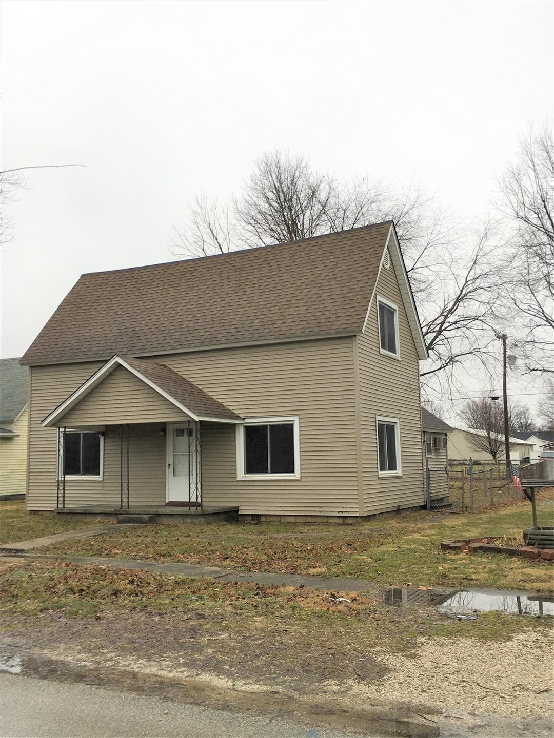 530 NE E St, Linton, IN 47441 - photo 1