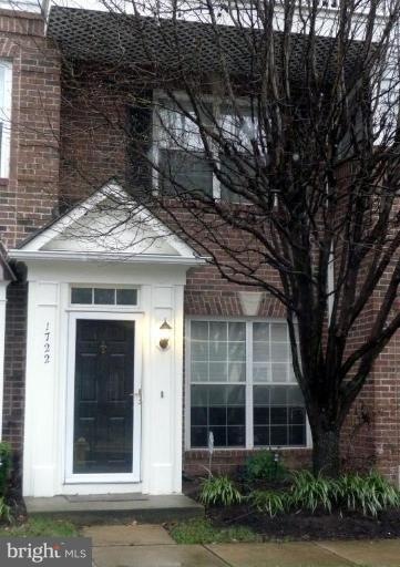 1722 Kingsgate Ct, Alexandria, VA 22302 - photo 1