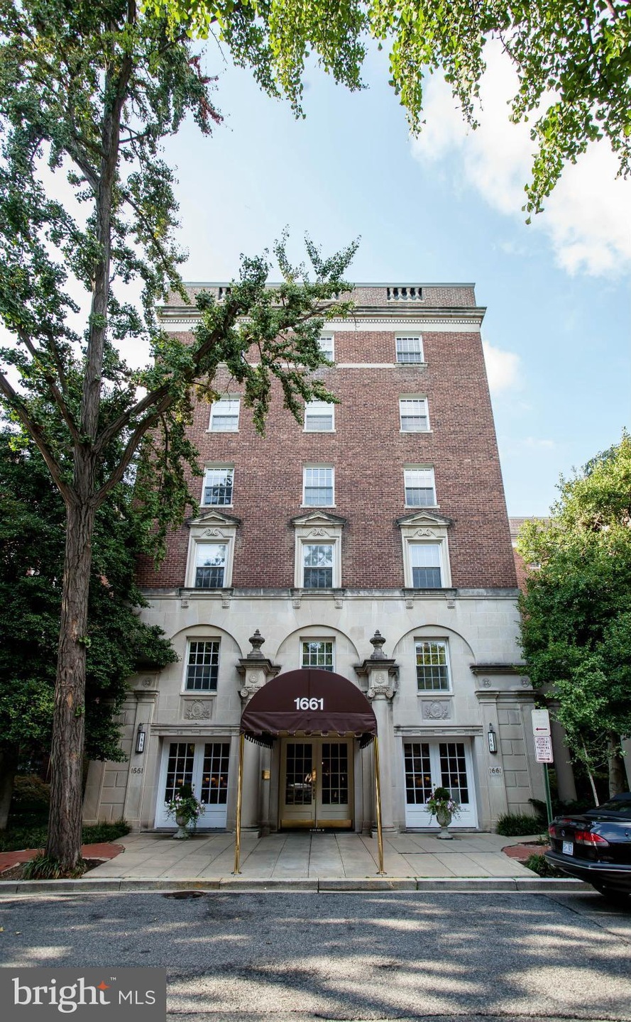 1661 Crescent Place NW unit 607, Washington, DC 20009 - photo 1