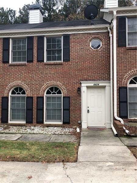Brick townhouse with 2 bedrooms and 2 and half bat