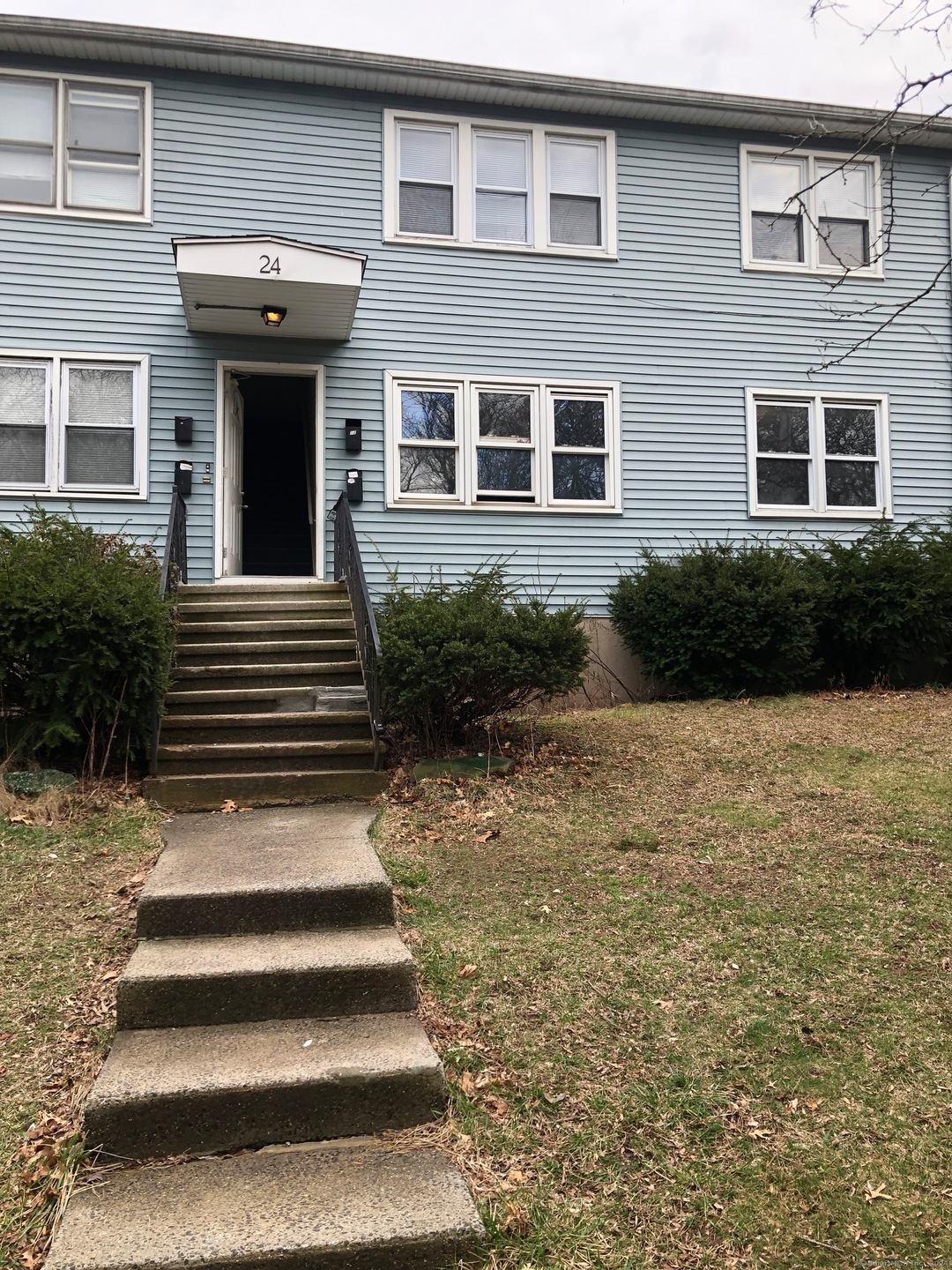 24 Oak Ridge Dr unit 12, New Haven, CT 06513 - photo 1