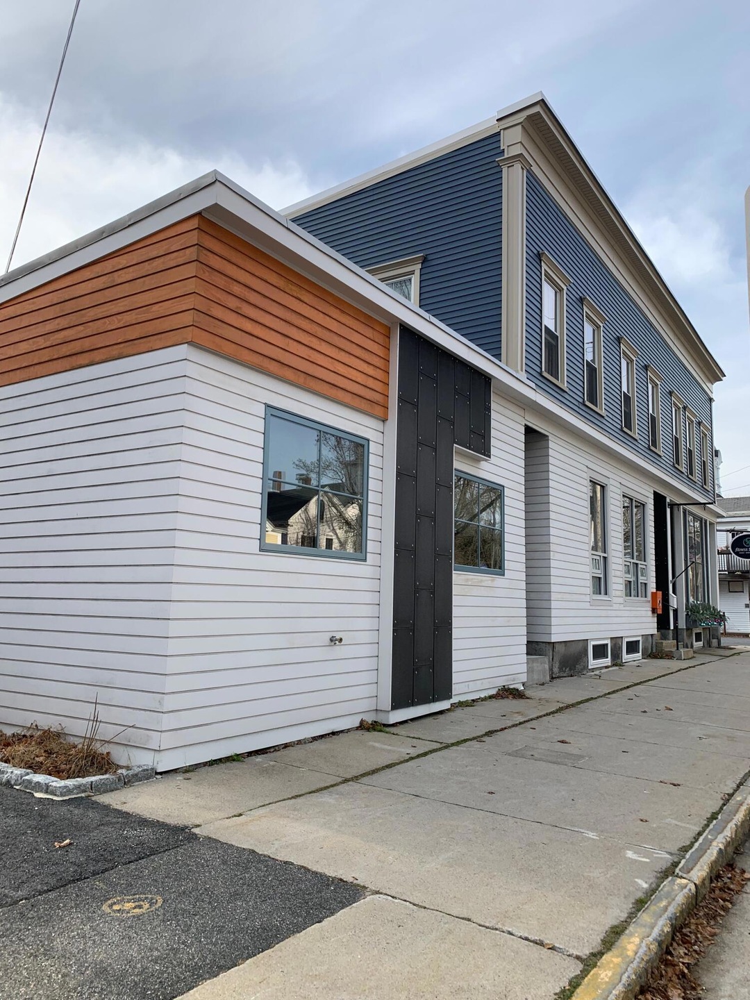 90 W Main St unit 1 & 2, Yarmouth, ME 04096 - photo 1