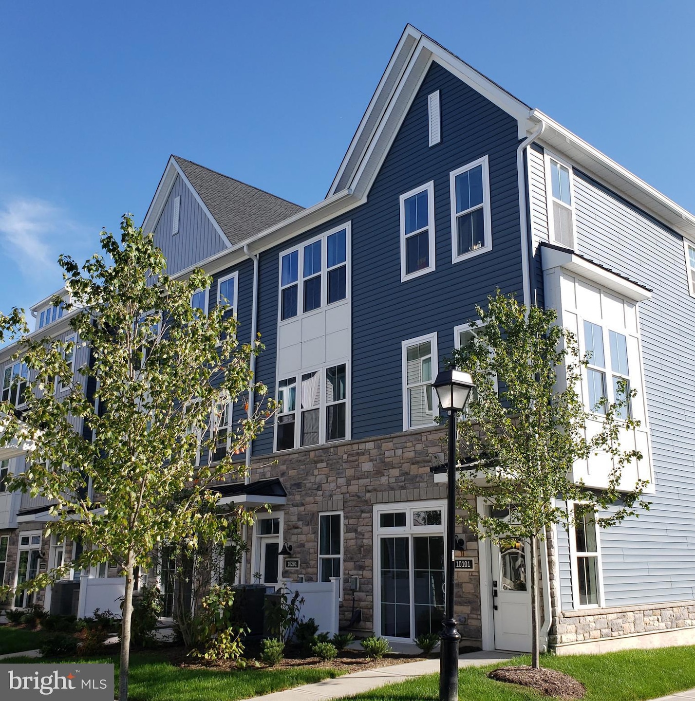 For Sale $834,000 • Co-Listing Agent