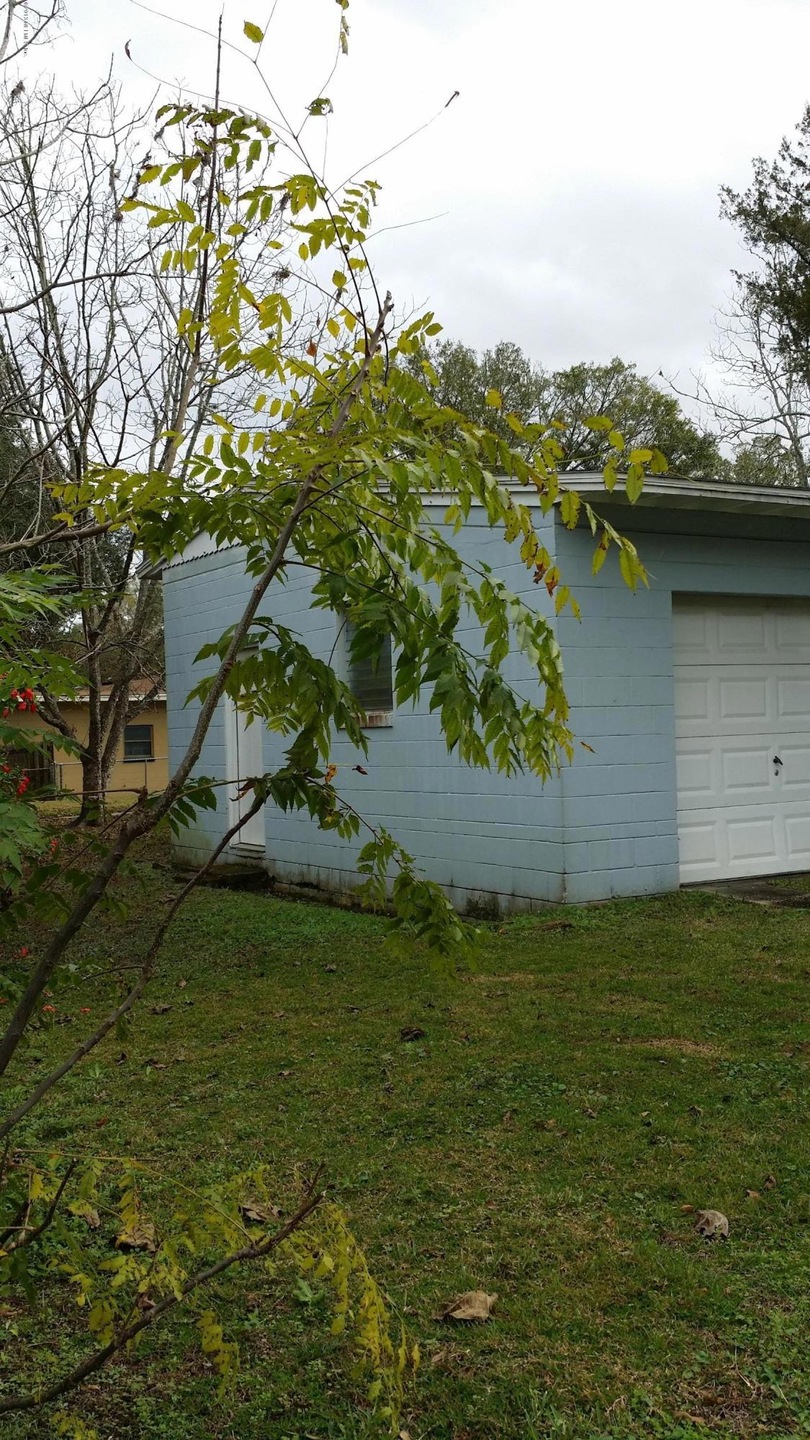 4605 Burgundy Rd N, Jacksonville, FL 32210 - photo 1