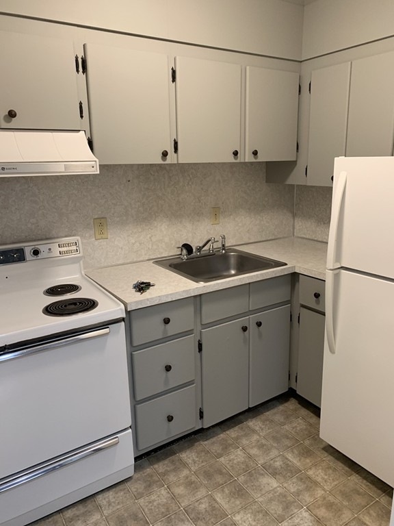 1 Station St unit 201, Hingham, MA 02043 - photo 1