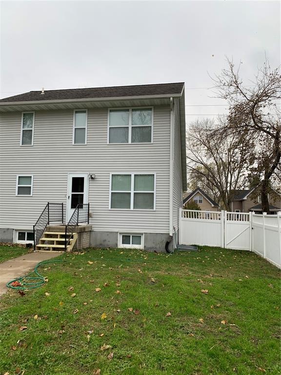 1042 10th Ave SE, Cedar Rapids, IA 52401 - photo 1