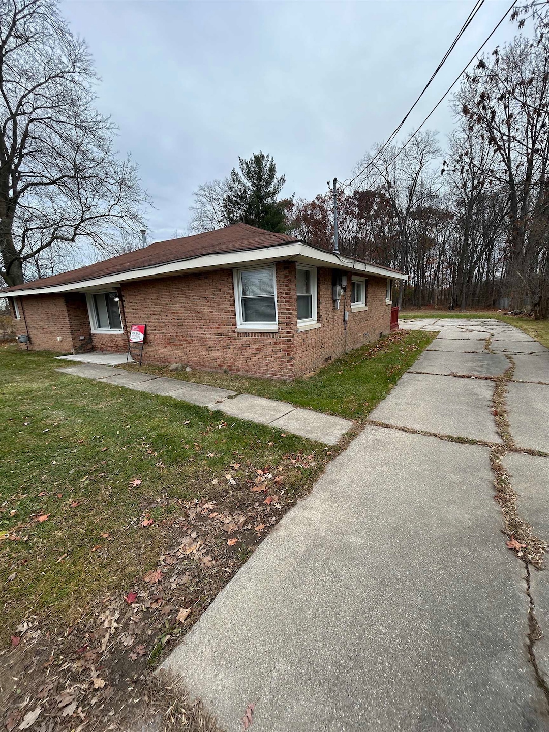 1165 S Elms Rd, Flint, MI 48532 - photo 1