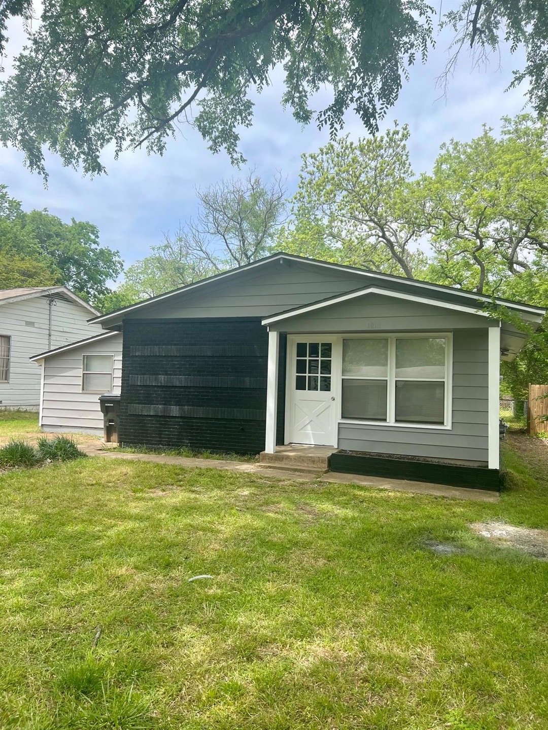 1019 Star St, Denison, TX 75020 - photo 1